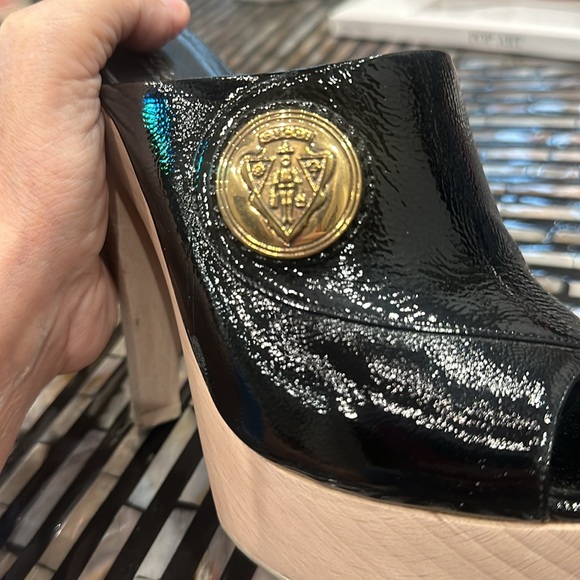 Gucci Black Patent Leather Hysteria Platform Clogs - Picture 10 of 11